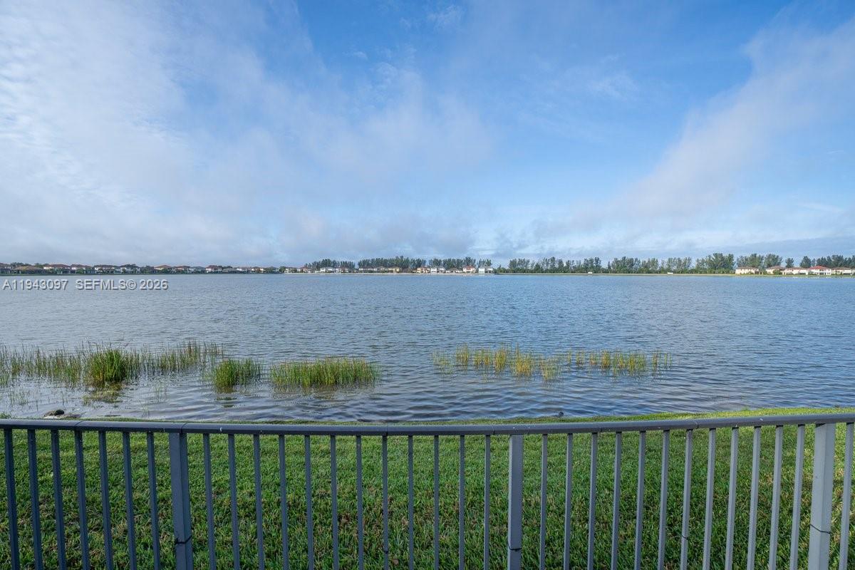 8725 Parkland Bay Dr Parkland, FL 33076