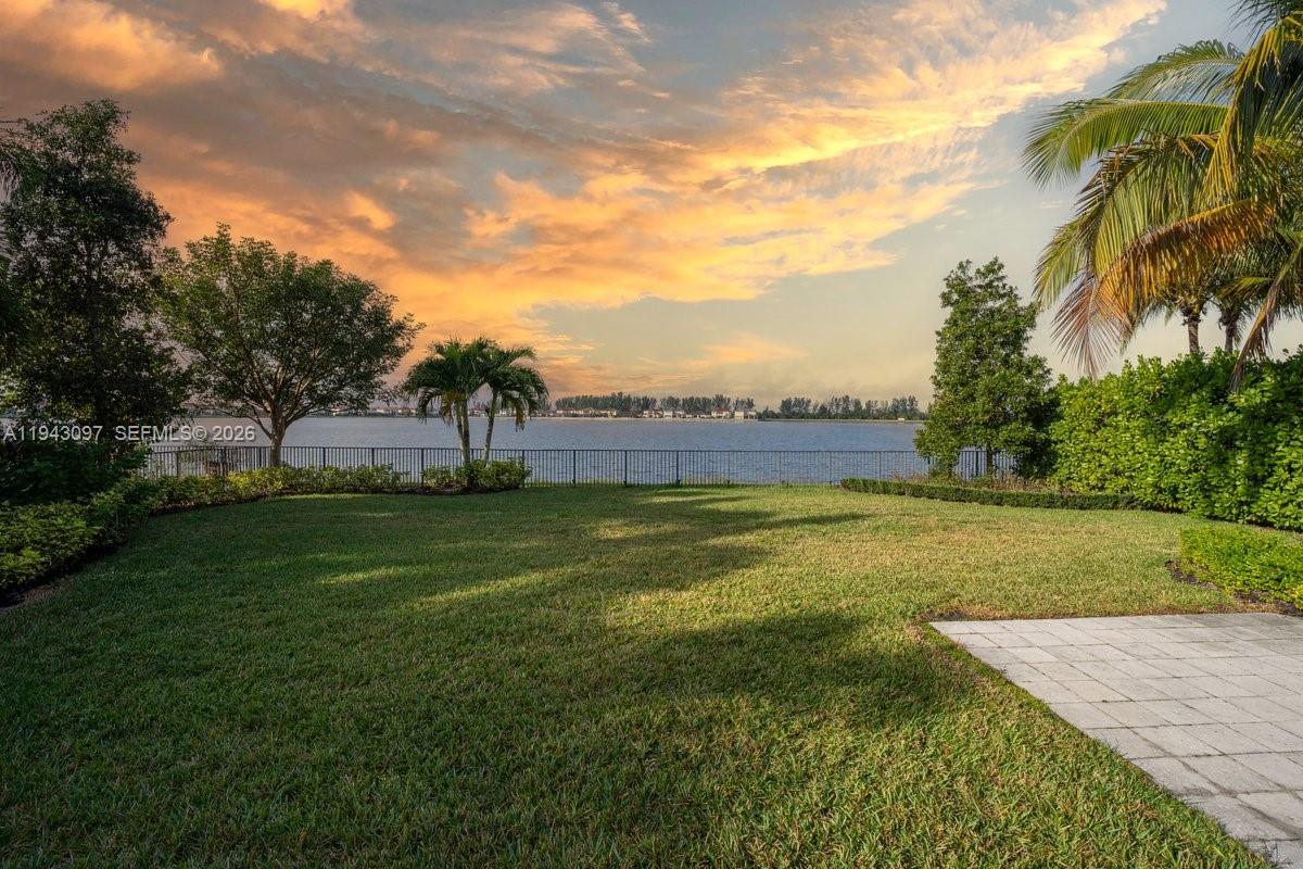 8725 Parkland Bay Dr Parkland, FL 33076