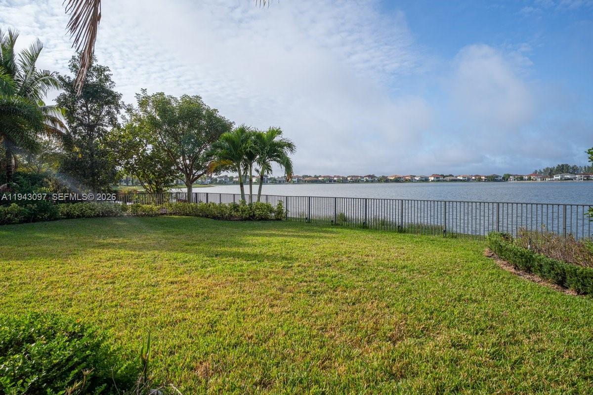 8725 Parkland Bay Dr Parkland, FL 33076