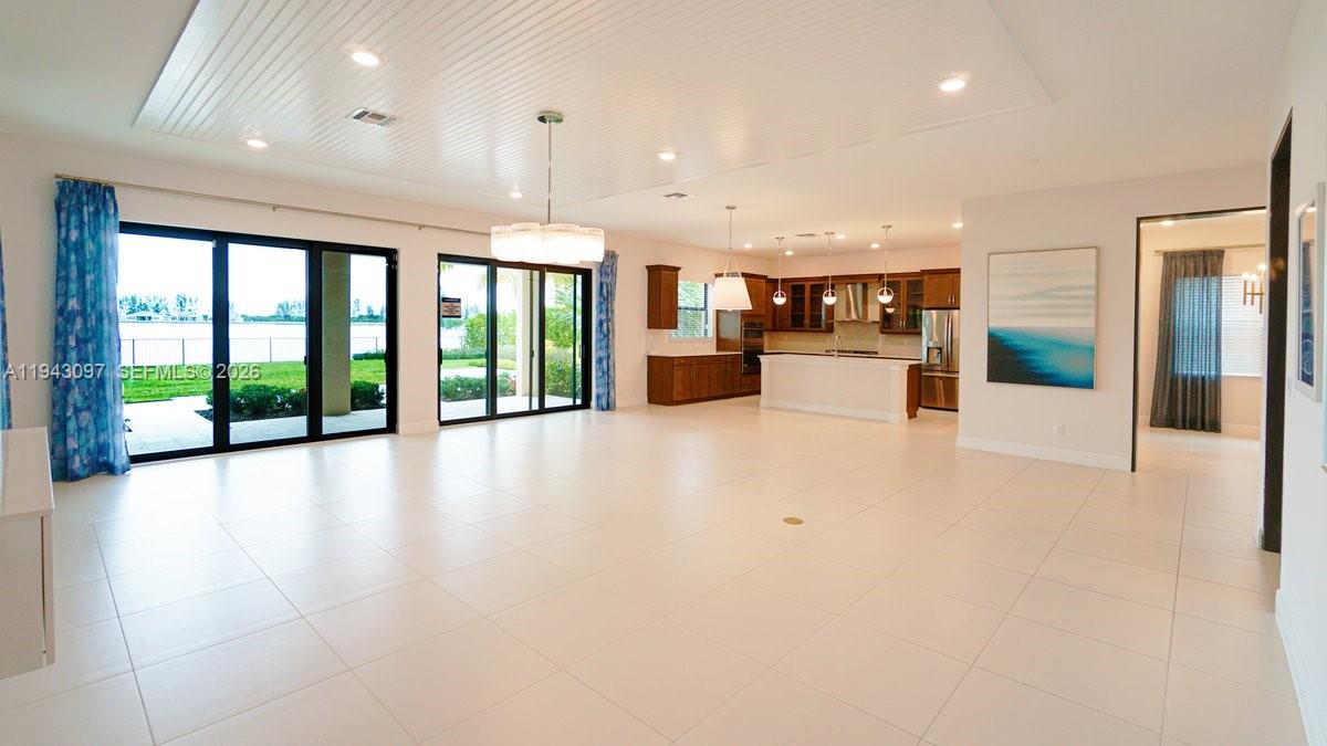 8725 Parkland Bay Dr Parkland, FL 33076