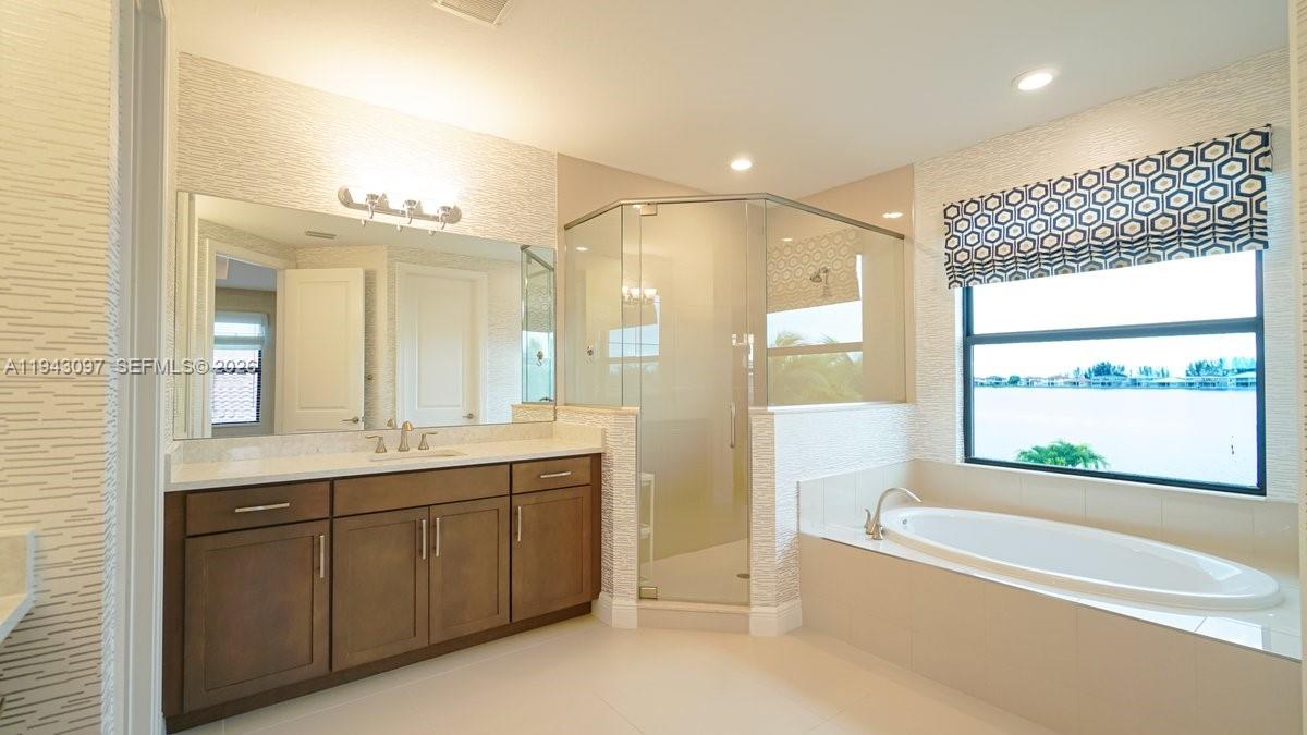 8725 Parkland Bay Dr Parkland, FL 33076