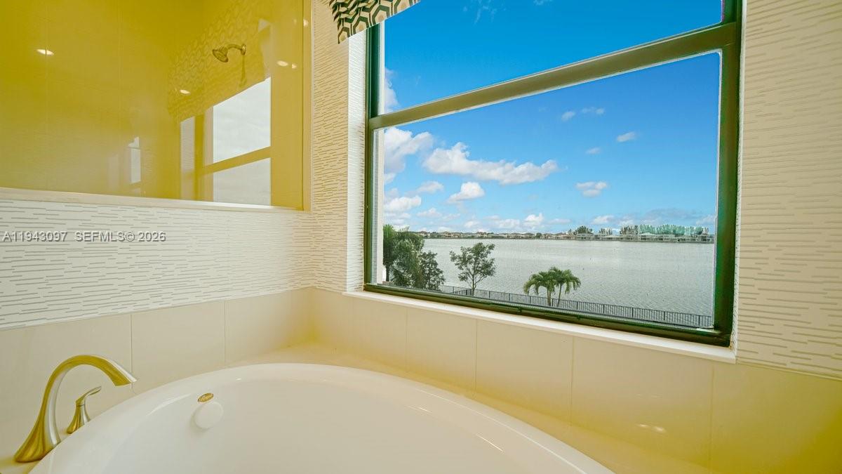 8725 Parkland Bay Dr Parkland, FL 33076