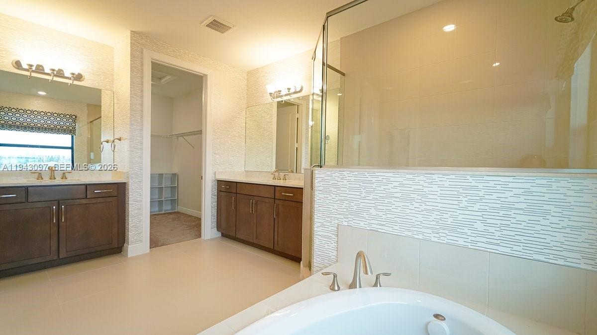 8725 Parkland Bay Dr Parkland, FL 33076