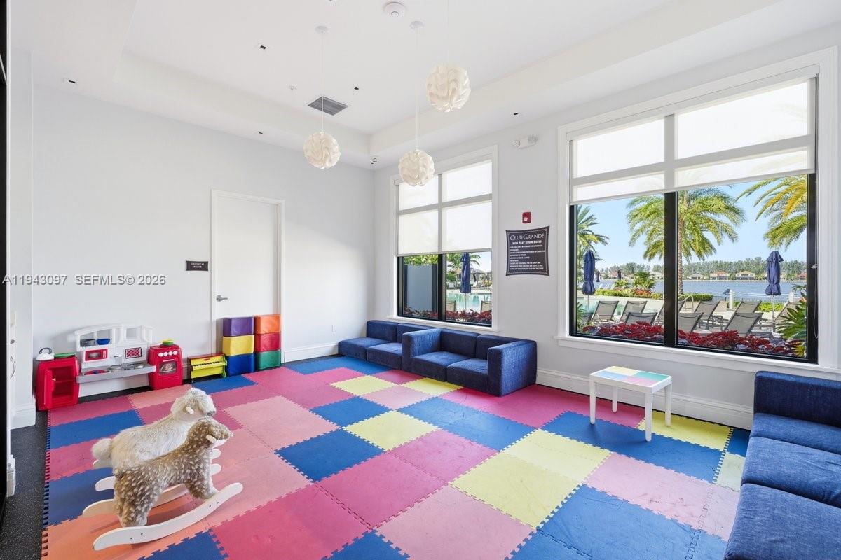 8725 Parkland Bay Dr Parkland, FL 33076