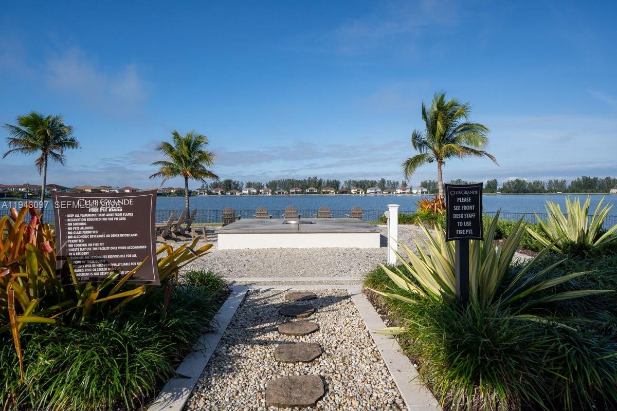 8725 Parkland Bay Dr Parkland, FL 33076