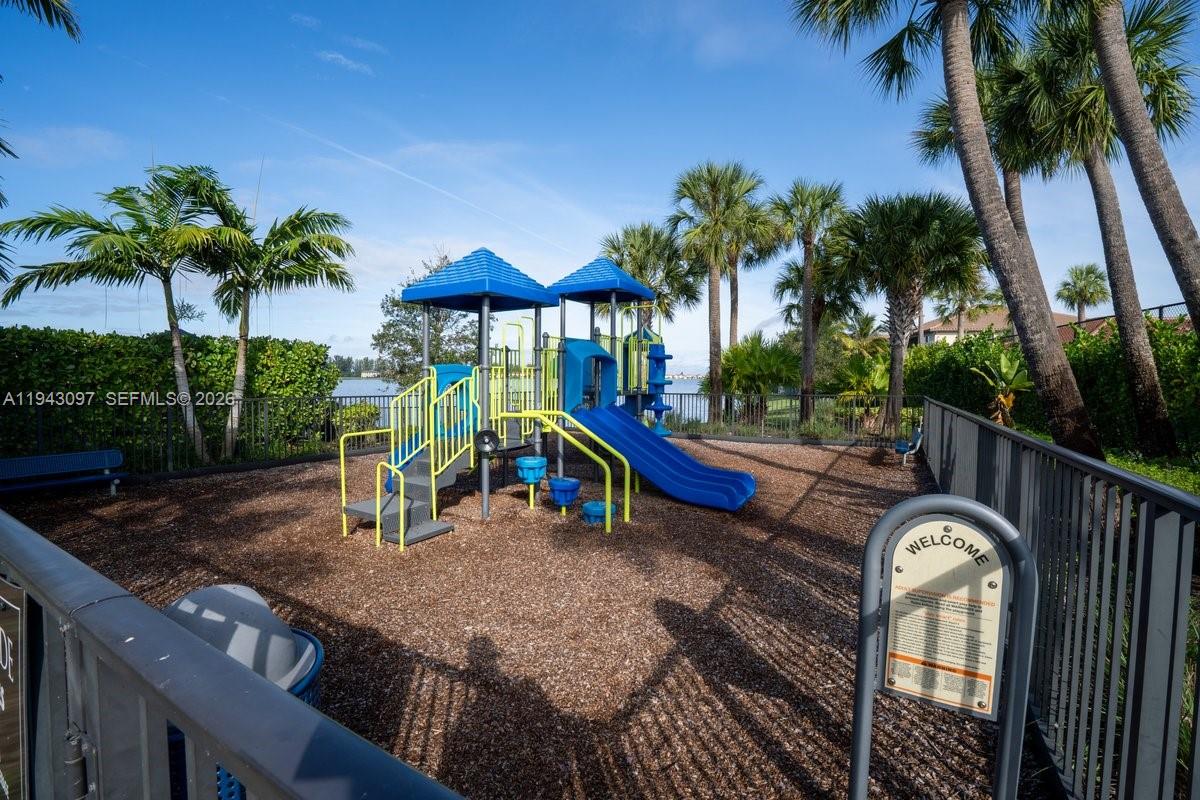 8725 Parkland Bay Dr Parkland, FL 33076