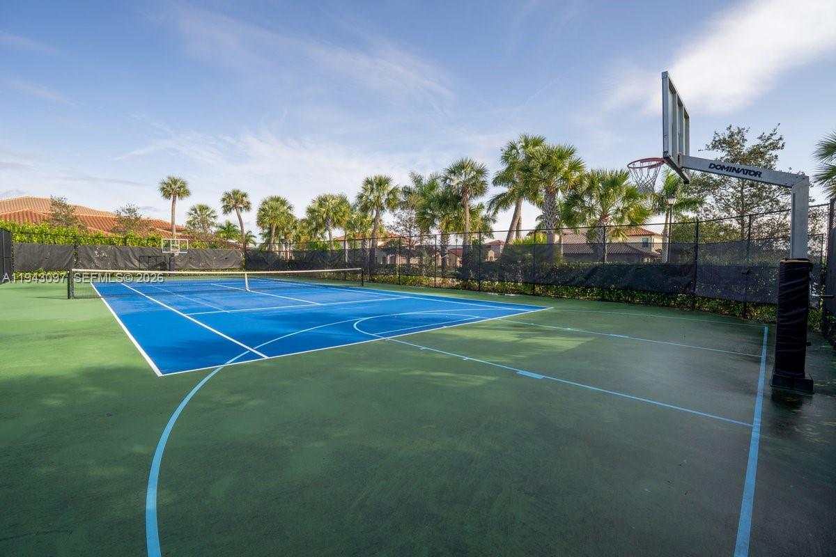 8725 Parkland Bay Dr Parkland, FL 33076