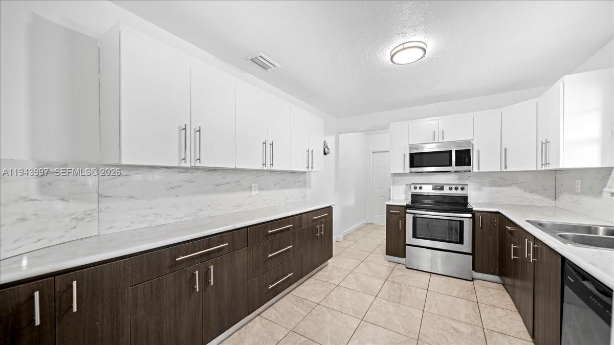 18502 NW 23rd Ct Miami Gardens, FL 33056