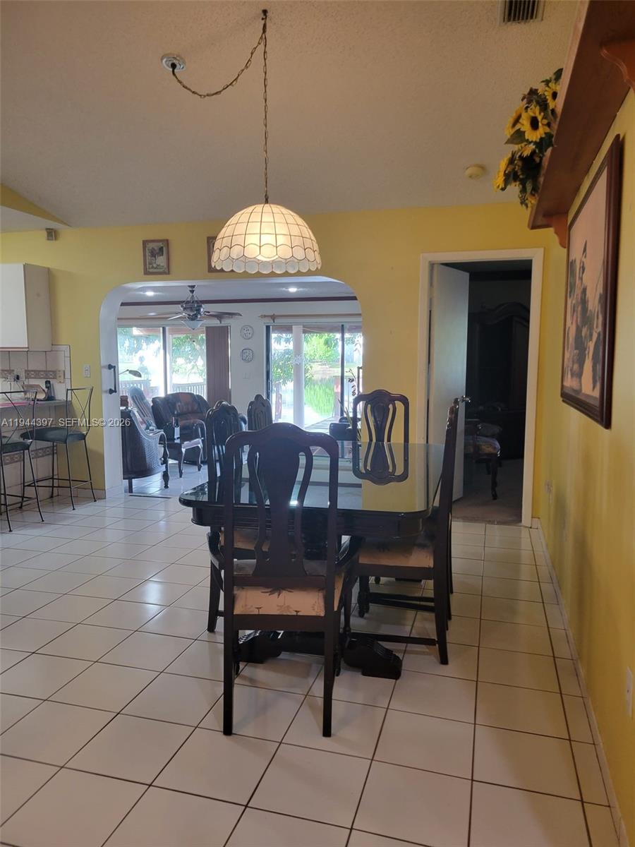 6931 NW 169th Ter Hialeah, FL 33015