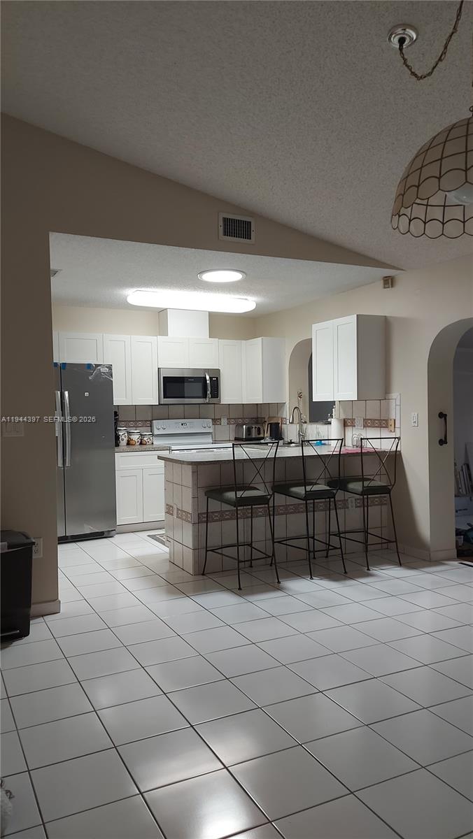 6931 NW 169th Ter Hialeah, FL 33015