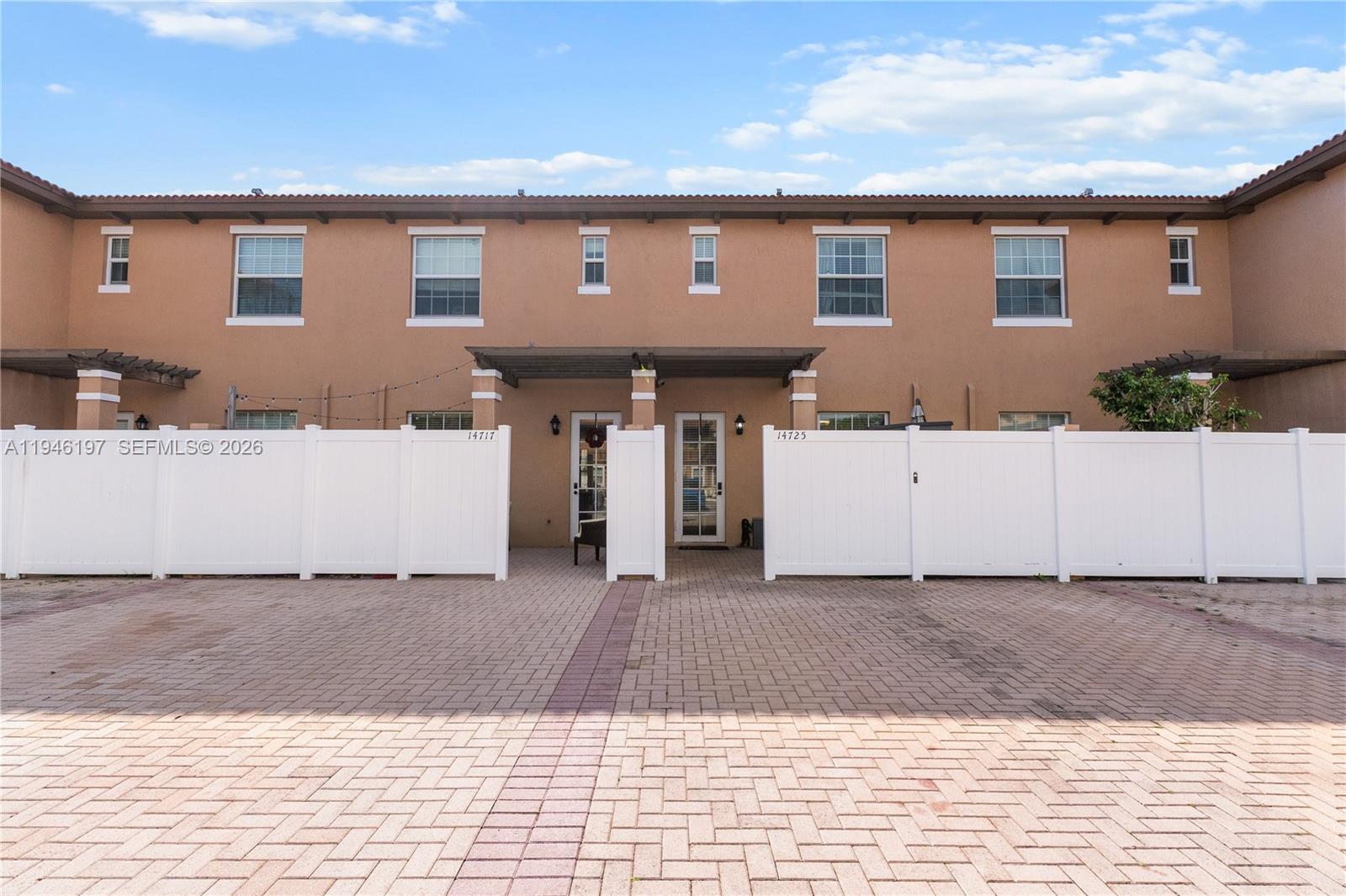 14725 SW 11th St Pembroke Pines, FL 33027