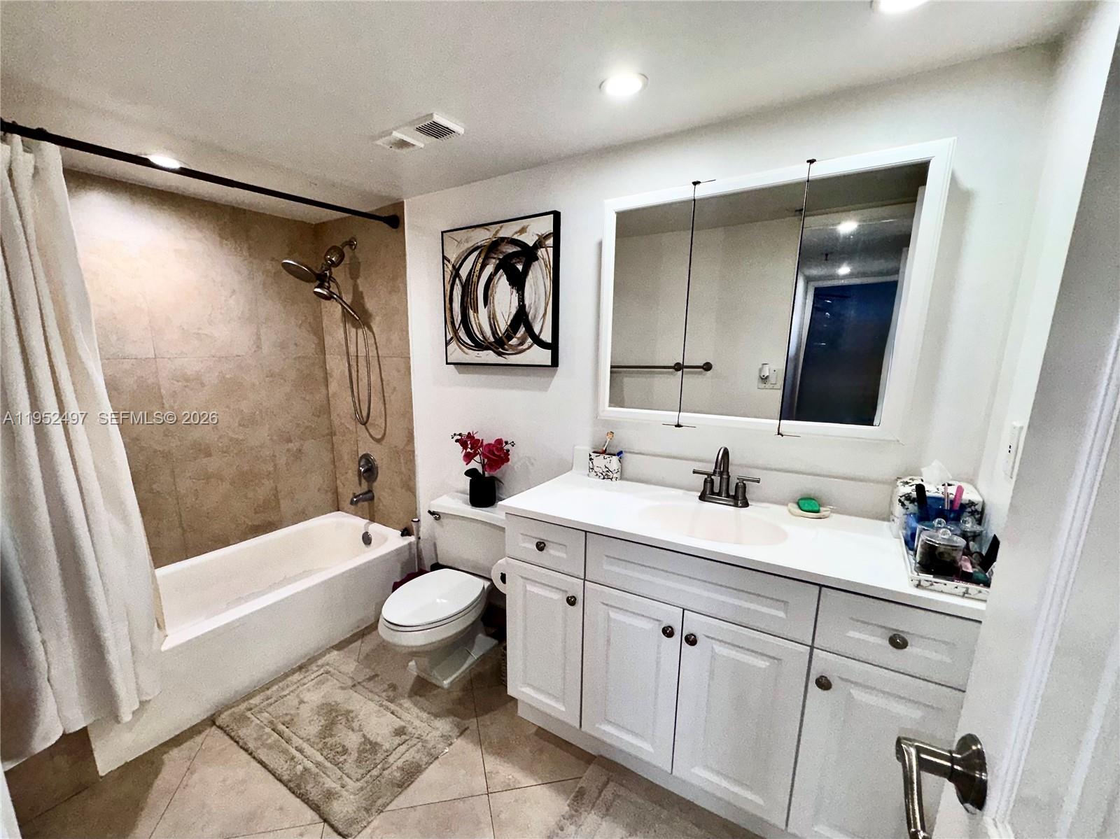 2401 Collins Ave #509 Miami Beach, FL 33140