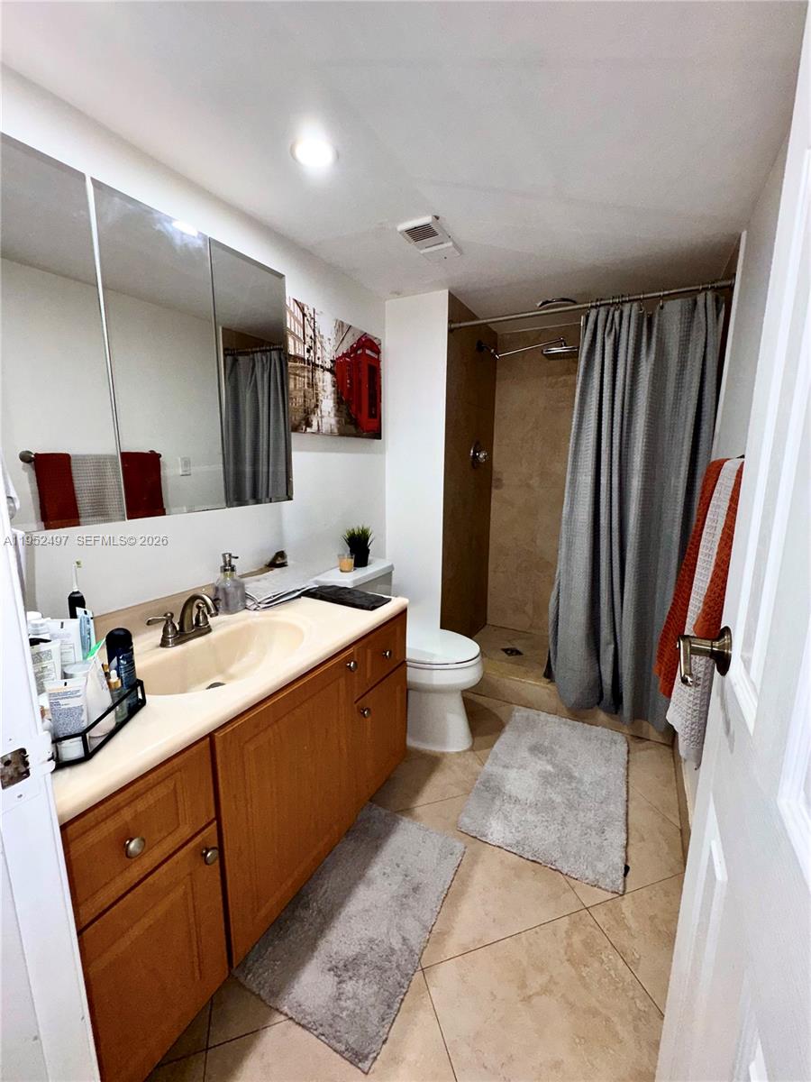 2401 Collins Ave #509 Miami Beach, FL 33140