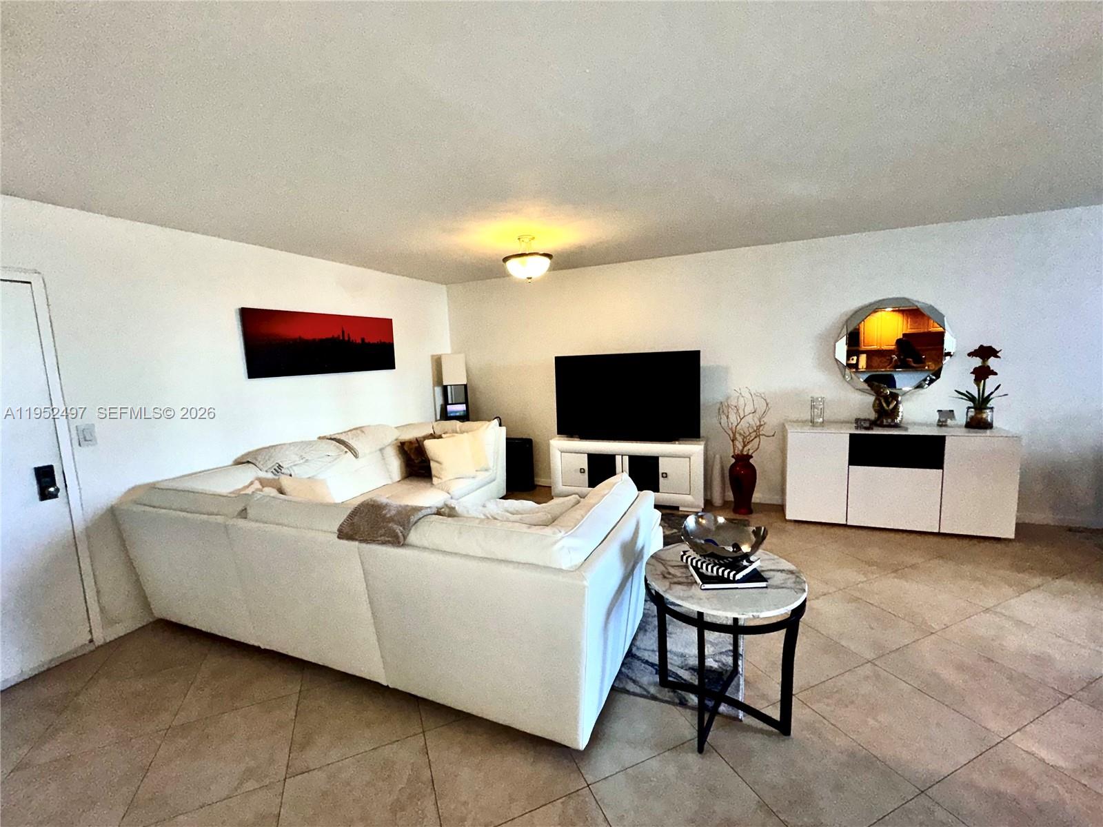 2401 Collins Ave #509 Miami Beach, FL 33140