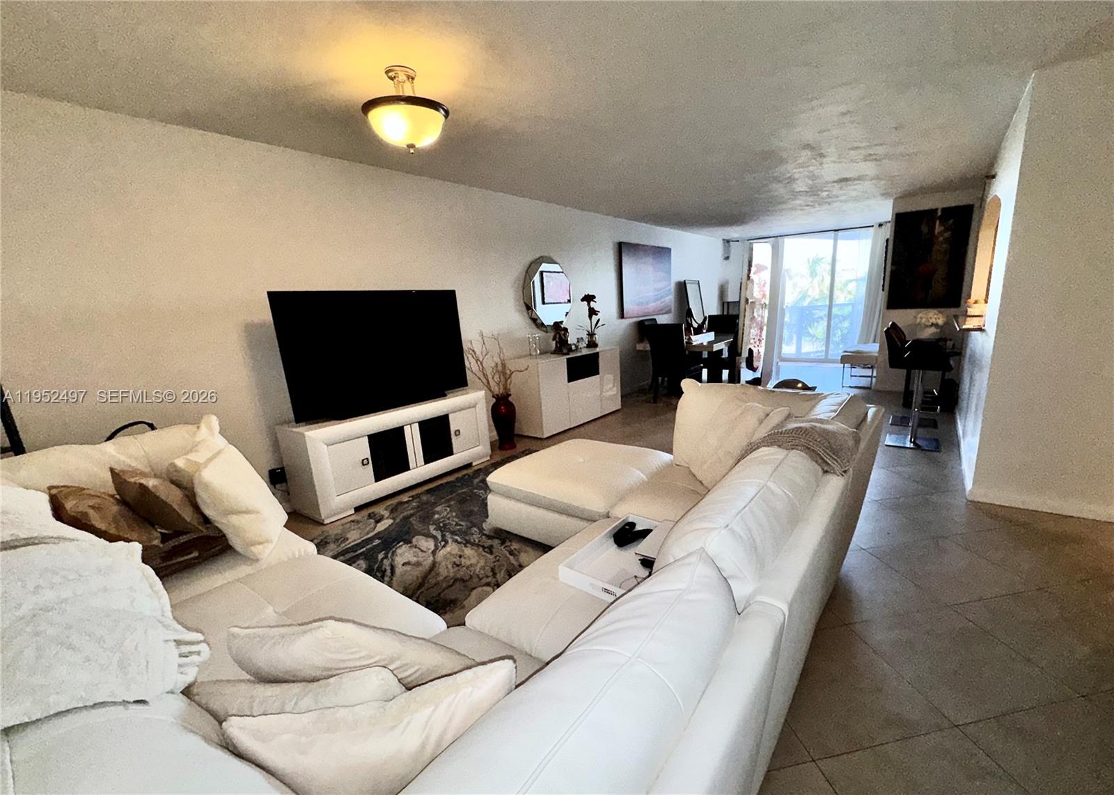2401 Collins Ave #509 Miami Beach, FL 33140
