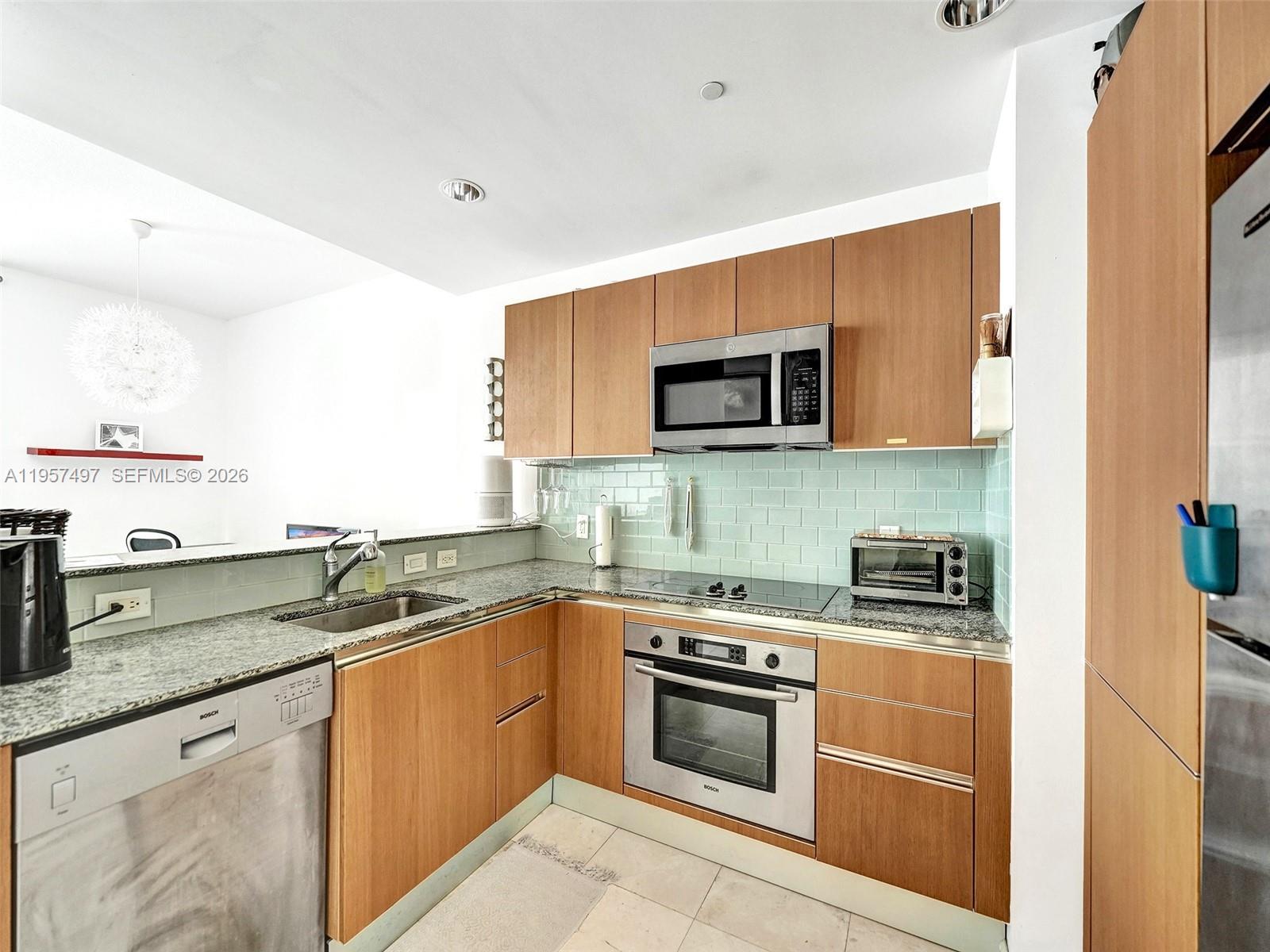 1050 Brickell Ave #2722