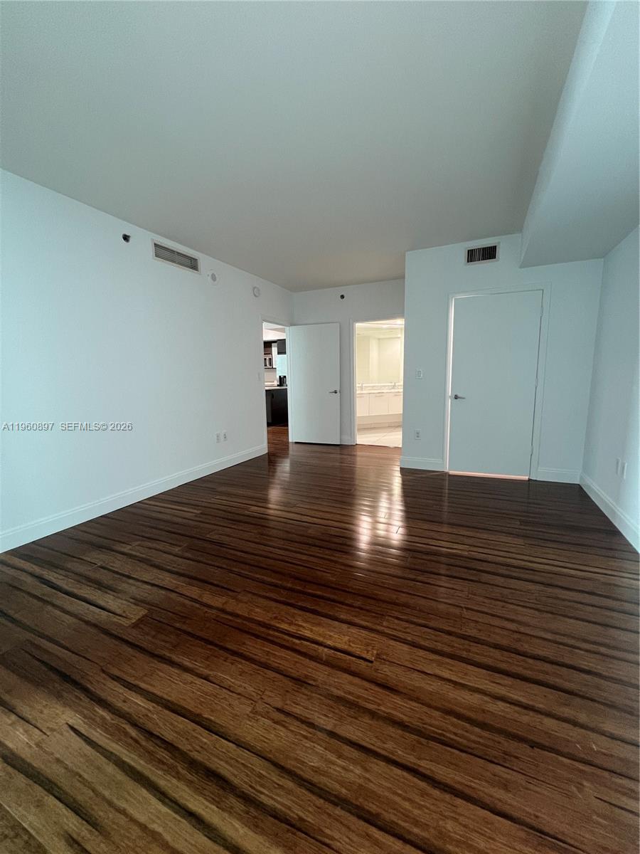 image 500 Brickell West9