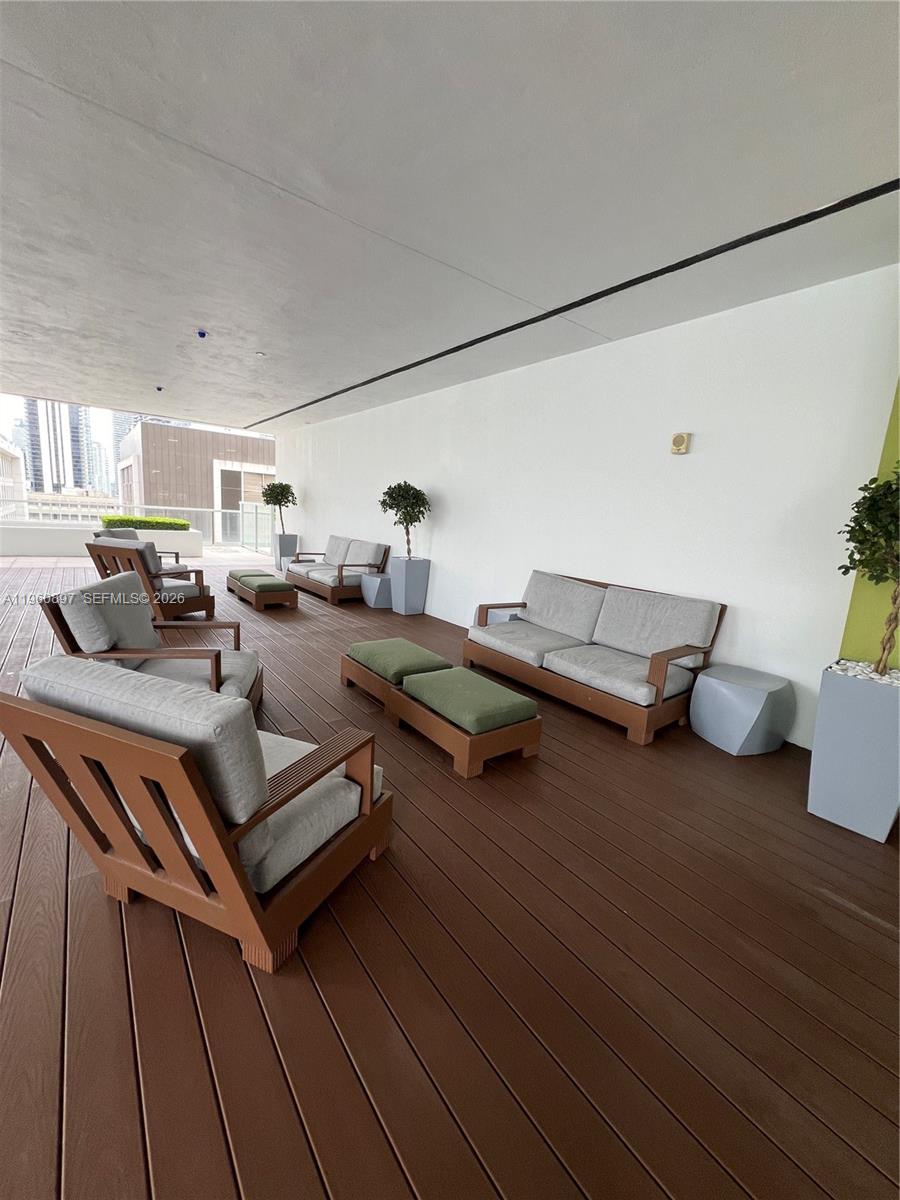 image 500 Brickell West17