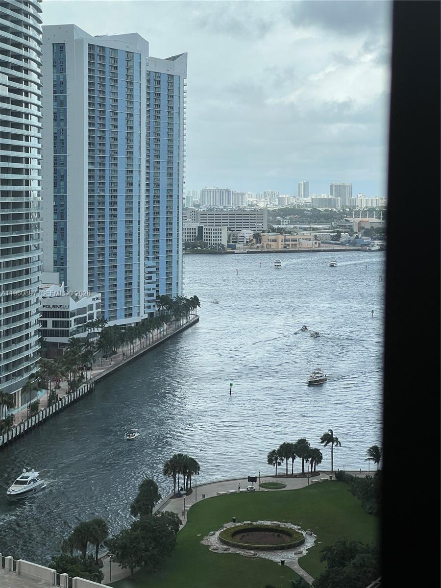 image 500 Brickell West2