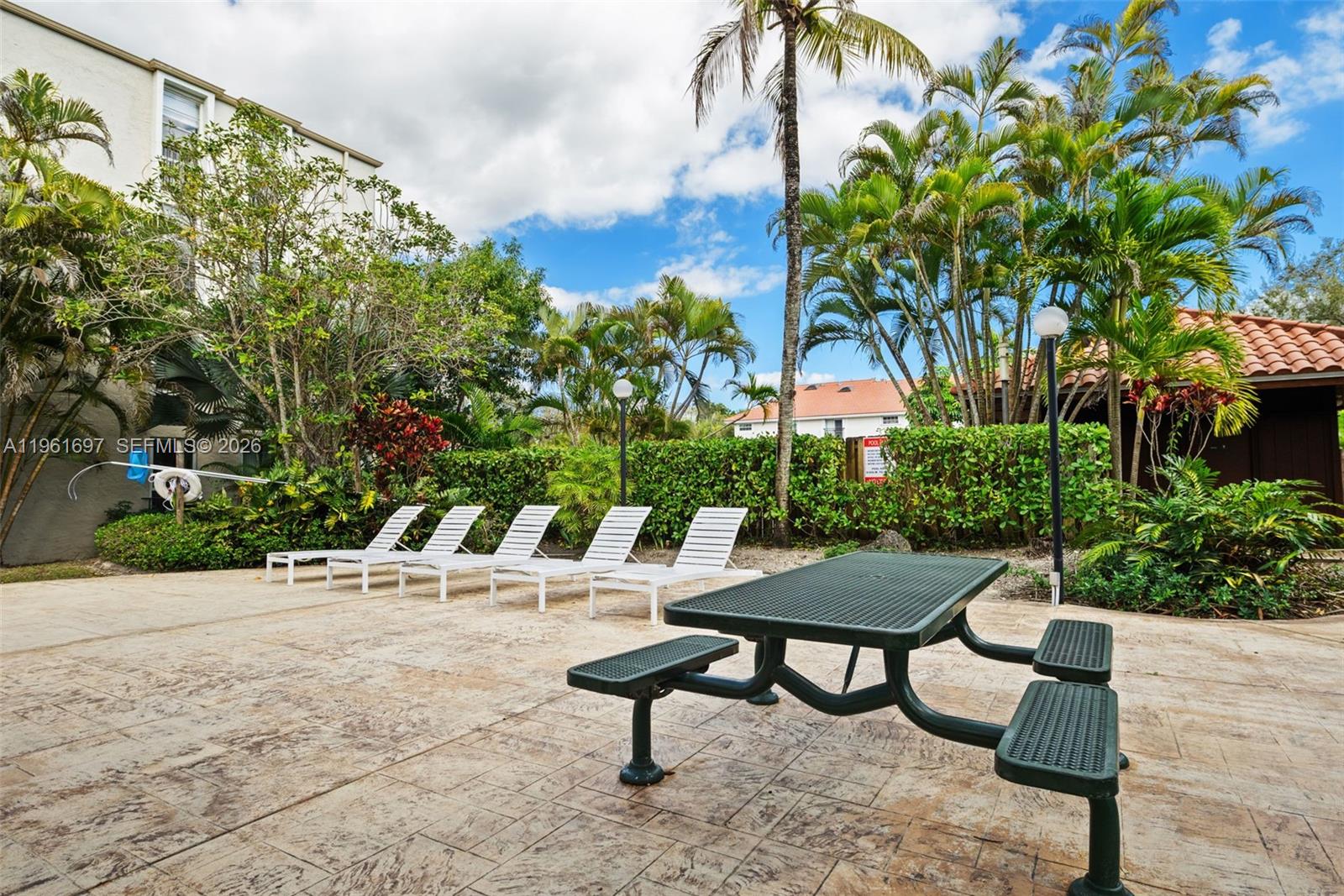 6886 N Kendall Dr #D102 Pinecrest, FL 33156