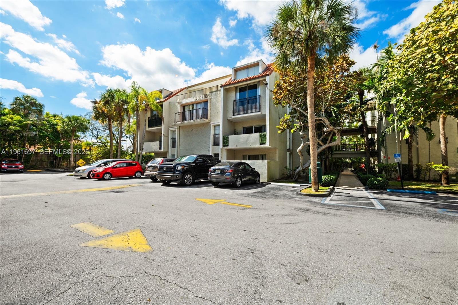 6886 N Kendall Dr #D102 Pinecrest, FL 33156