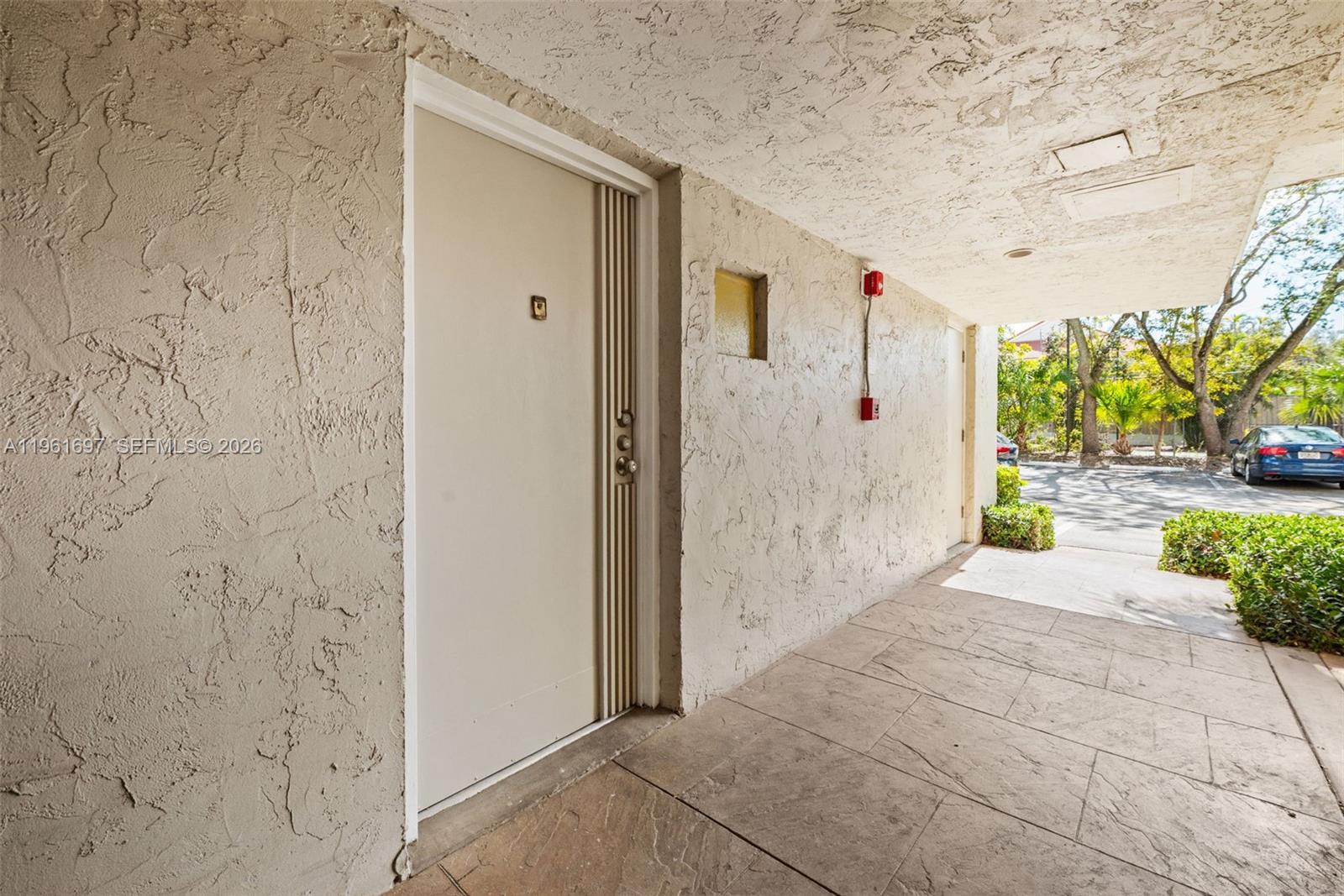 6886 N Kendall Dr #D102 Pinecrest, FL 33156