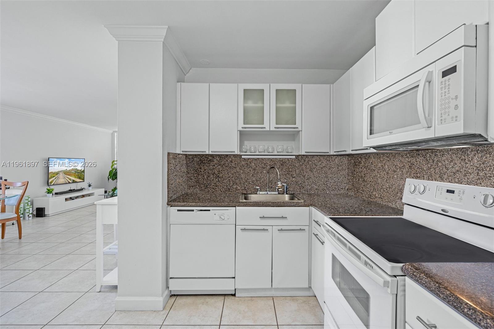 2016 Bay Dr #203 Miami Beach, FL 33141