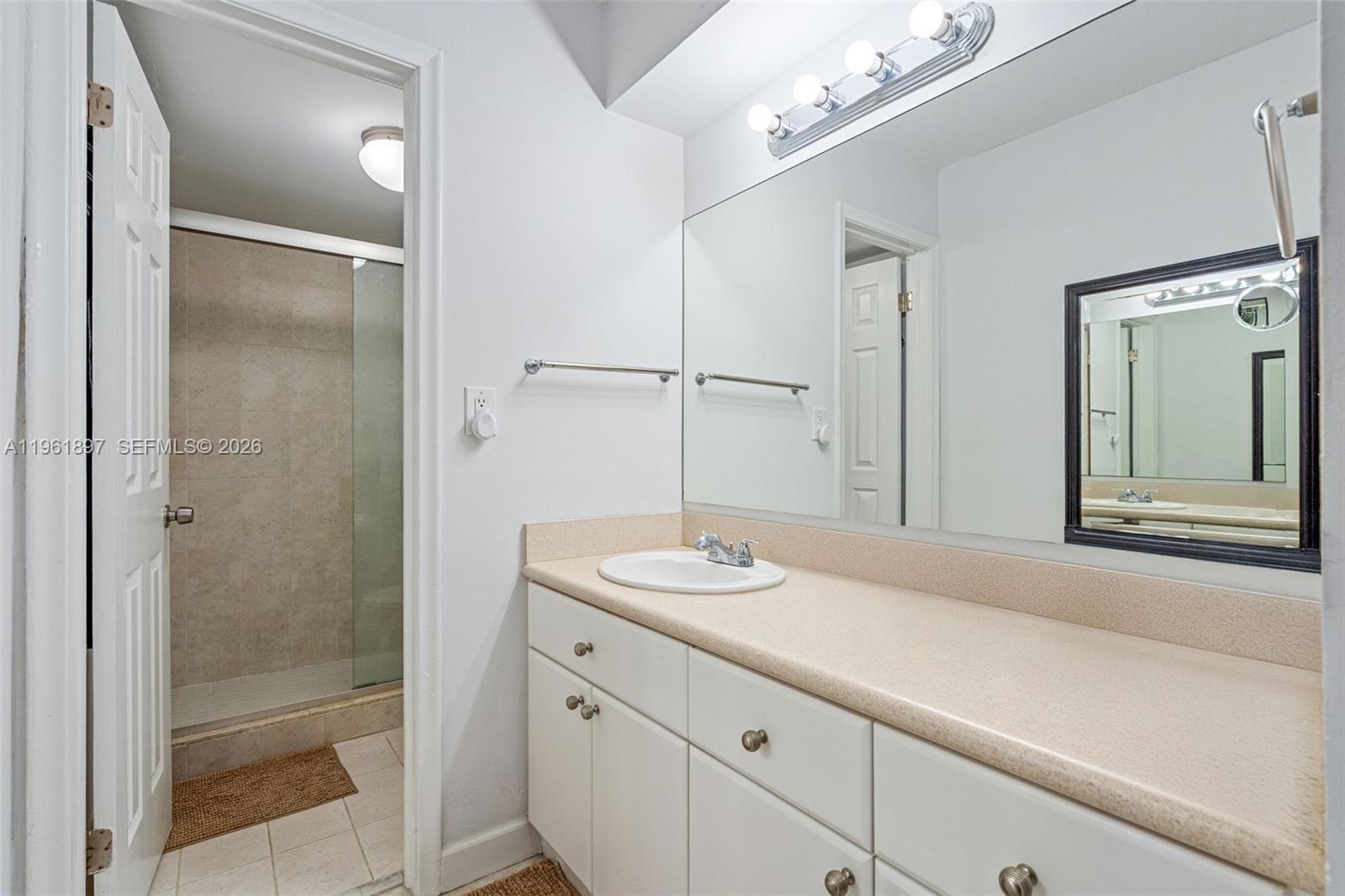 2016 Bay Dr #203 Miami Beach, FL 33141