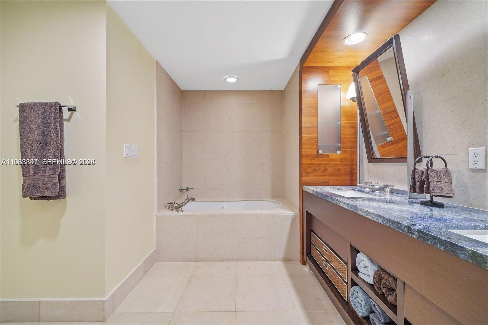 image The Carillon South Tower19