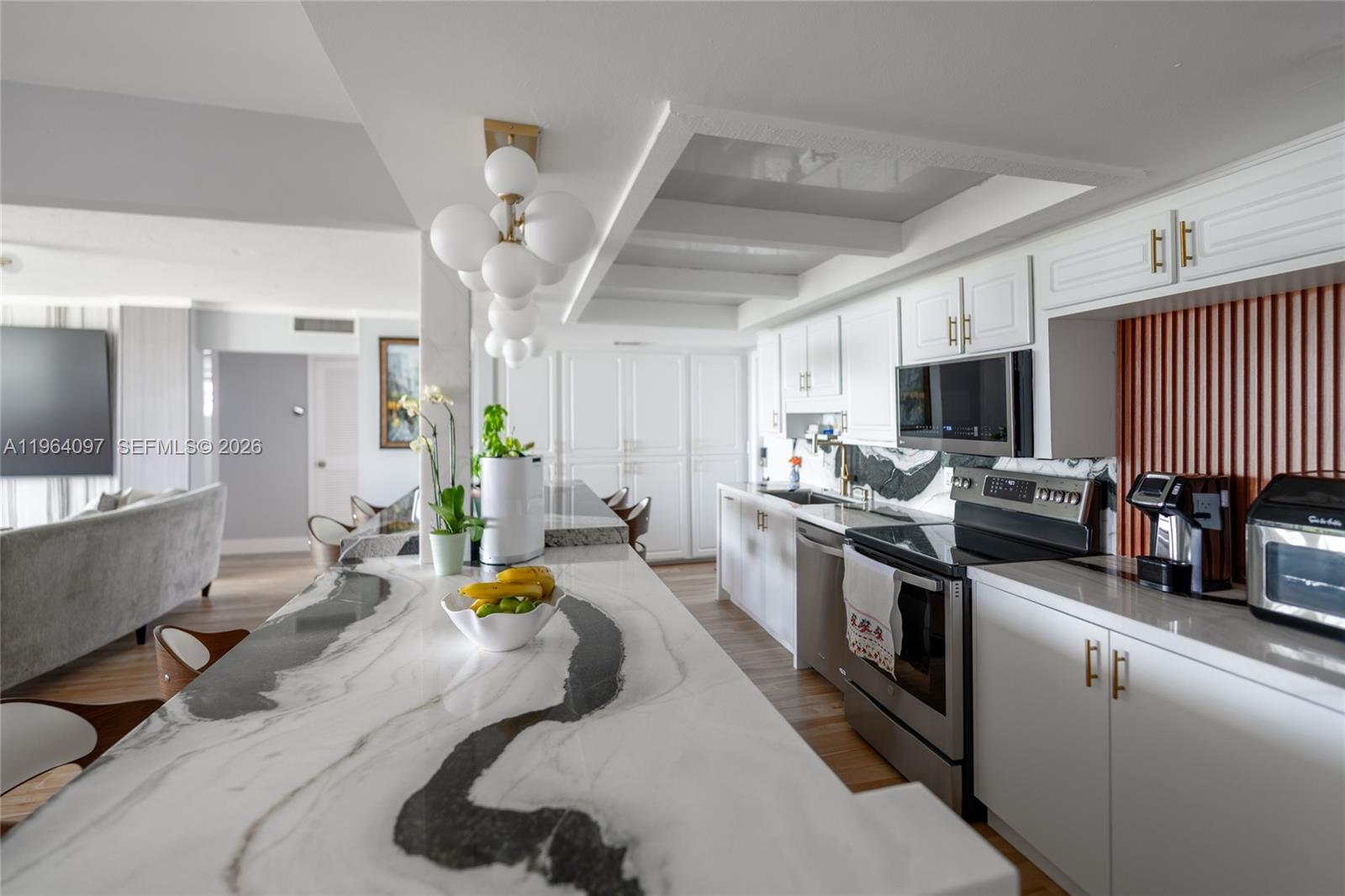 3910 Crystal Lk Dr #401