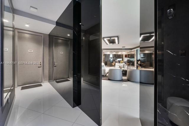 image Porsche Design Tower10