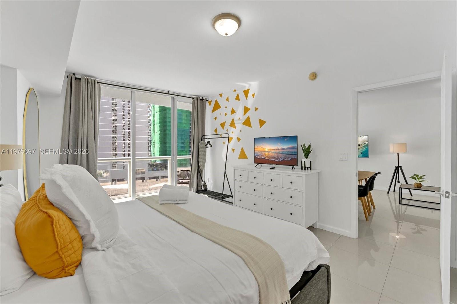 485 Brickell Ave #1807 Miami, FL 33131