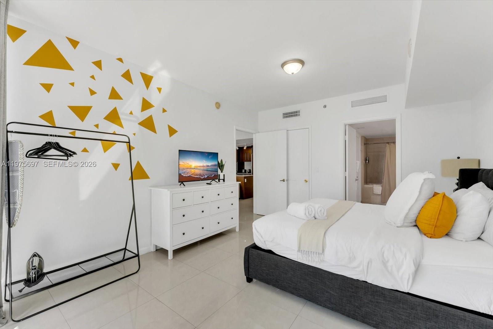 485 Brickell Ave #1807 Miami, FL 33131