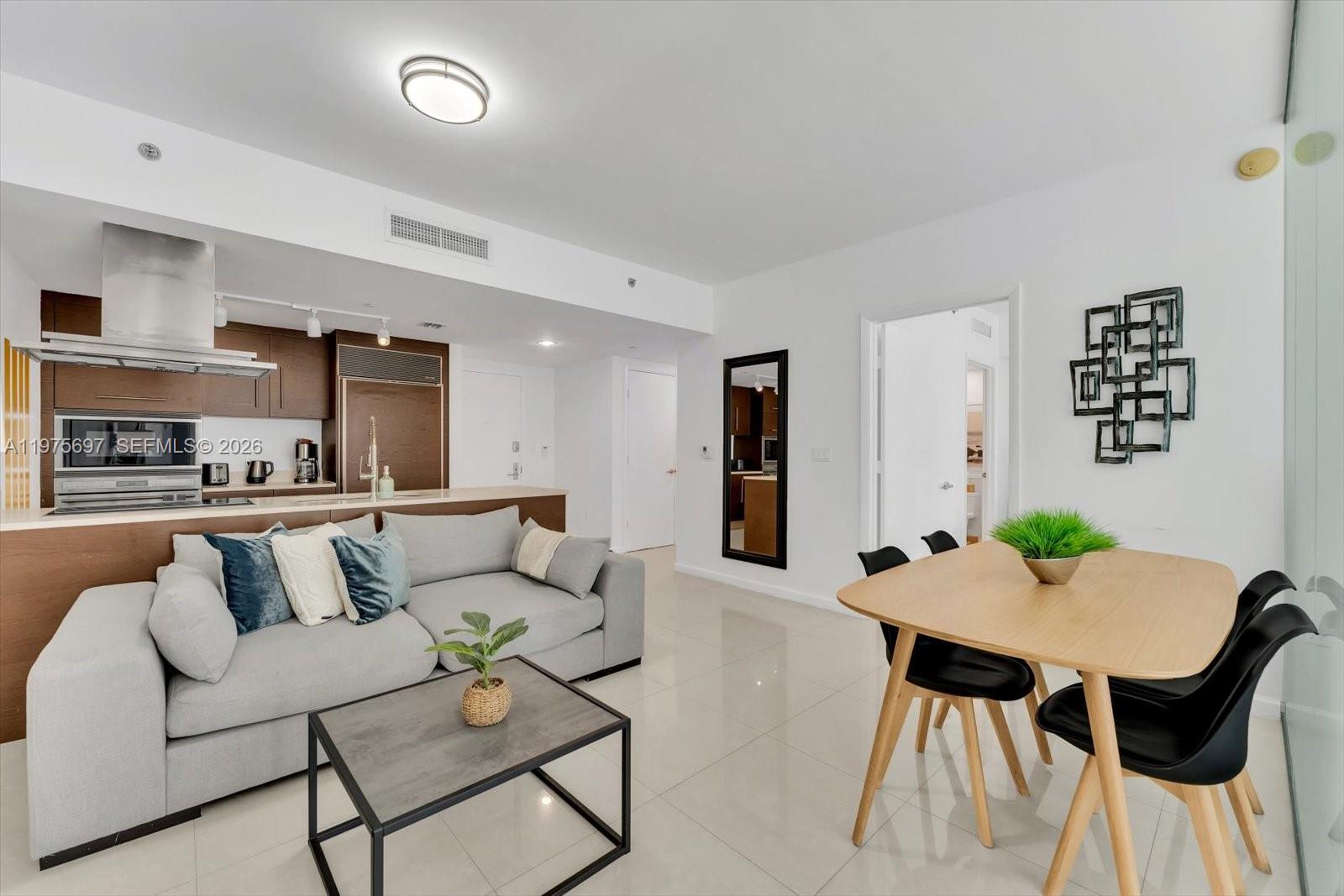 485 Brickell Ave #1807 Miami, FL 33131