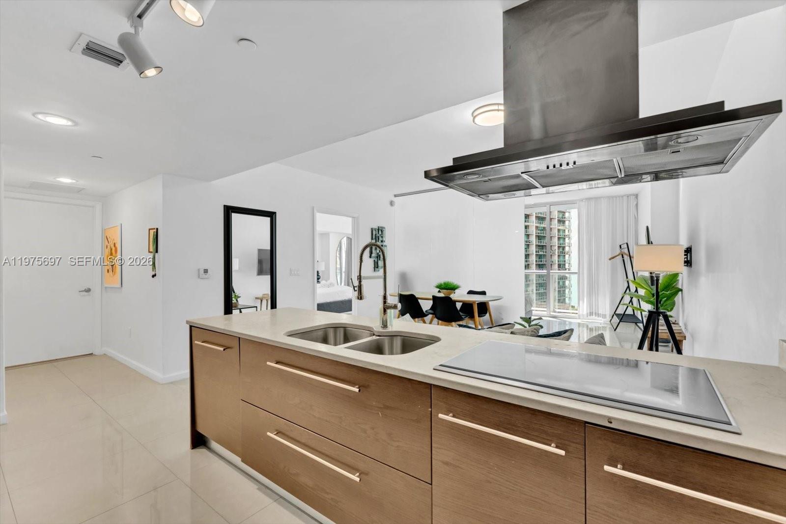 485 Brickell Ave #1807 Miami, FL 33131