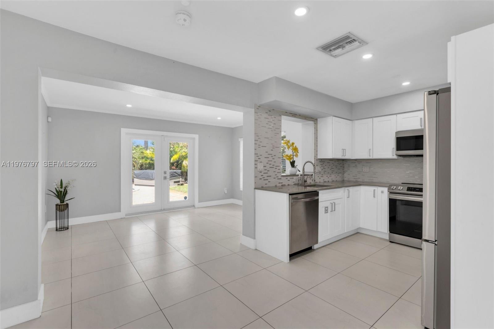 1577 NE 48th Ct Oakland Park, FL 33334