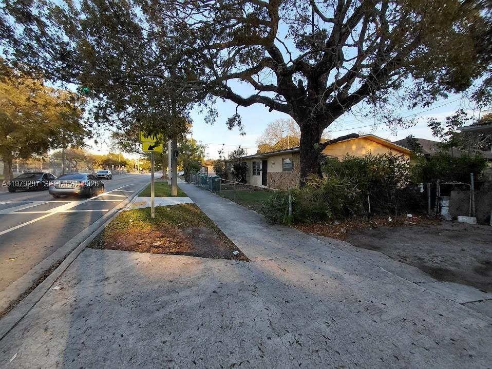 1262 NW 46th St Miami, FL 33142