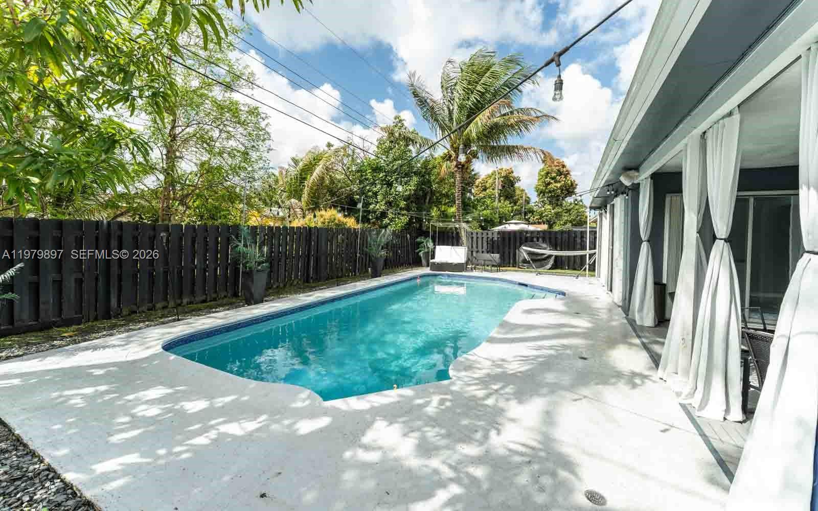 6680 NW 24th Pl Sunrise, FL 33313