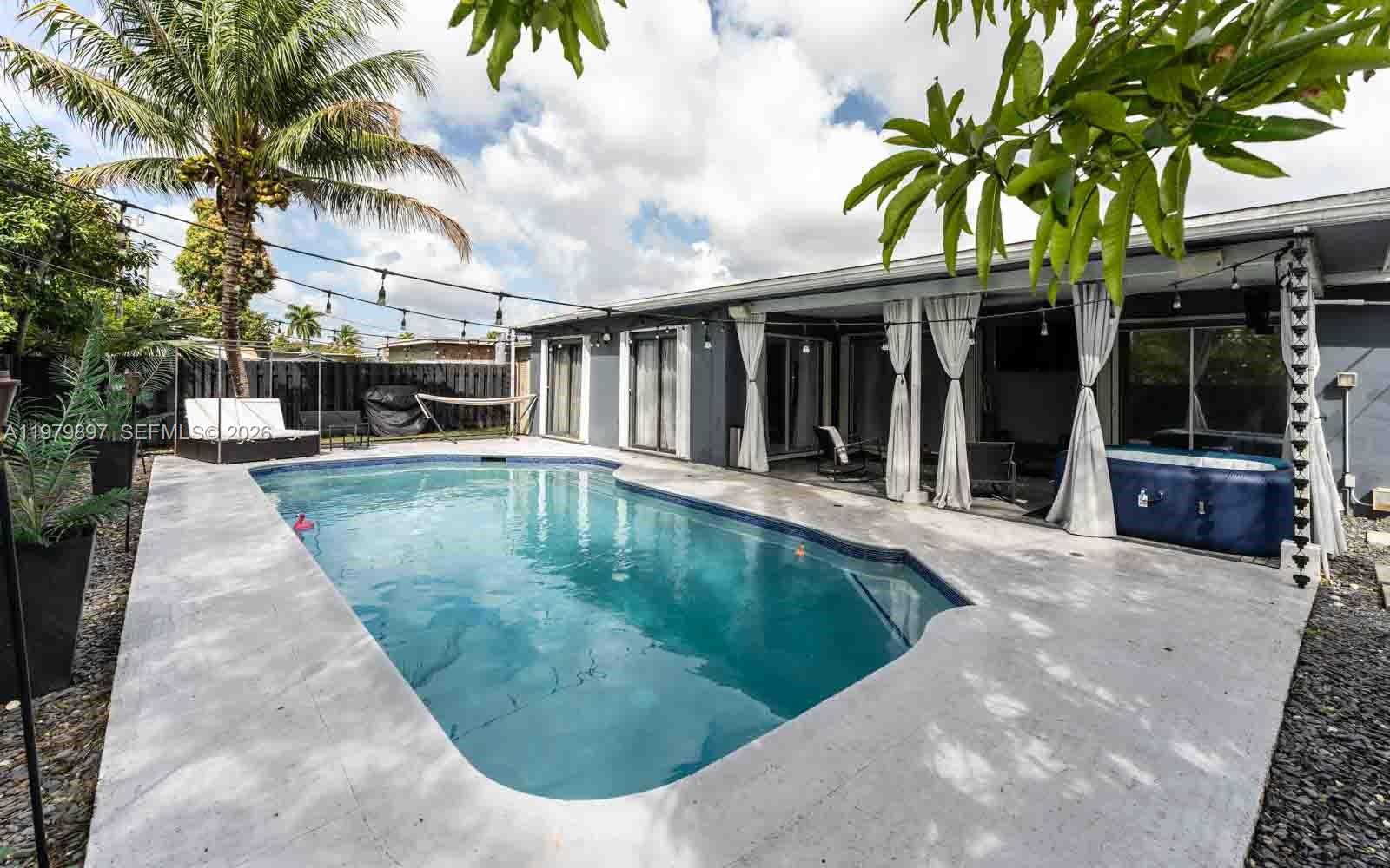 6680 NW 24th Pl Sunrise, FL 33313