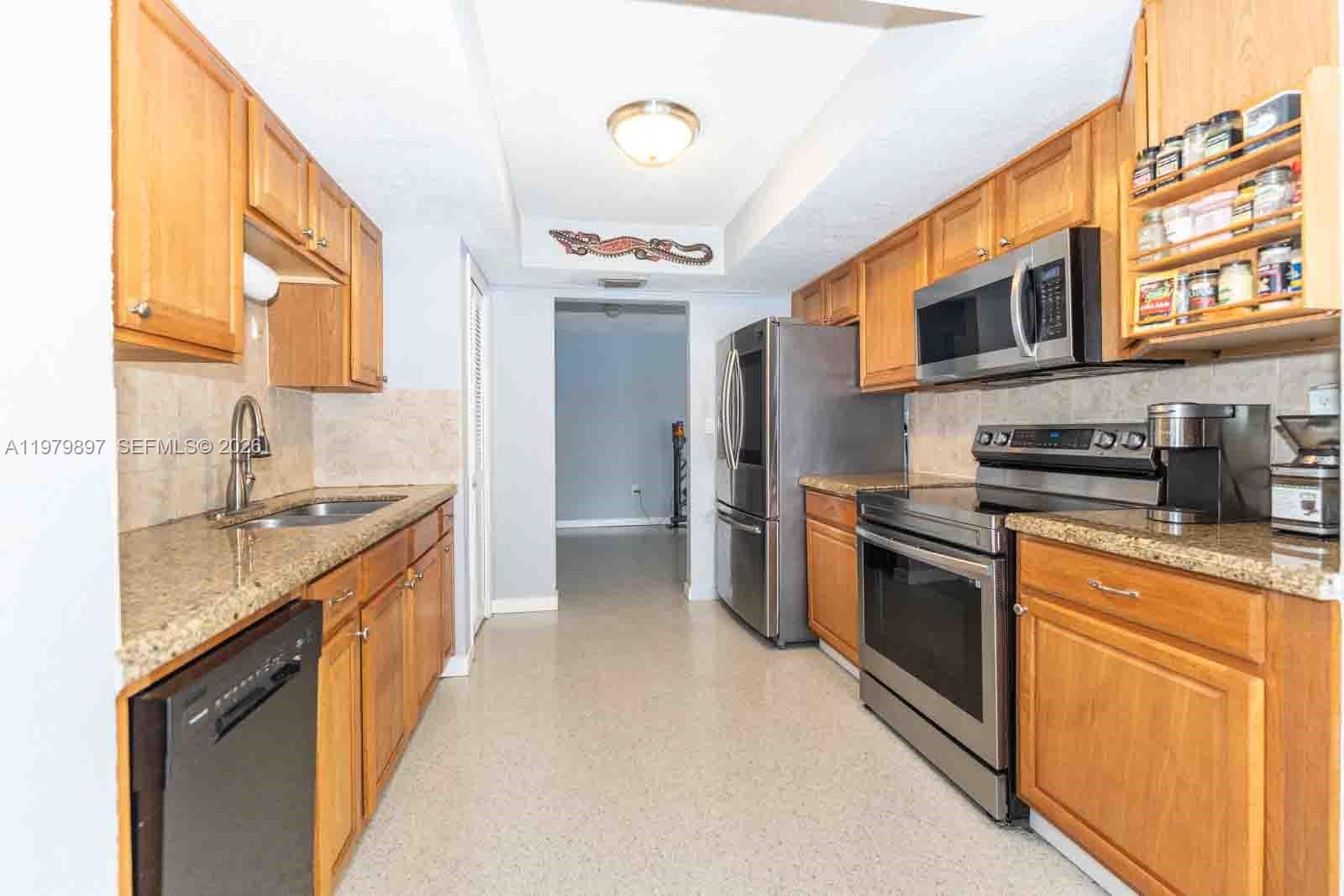 6680 NW 24th Pl Sunrise, FL 33313