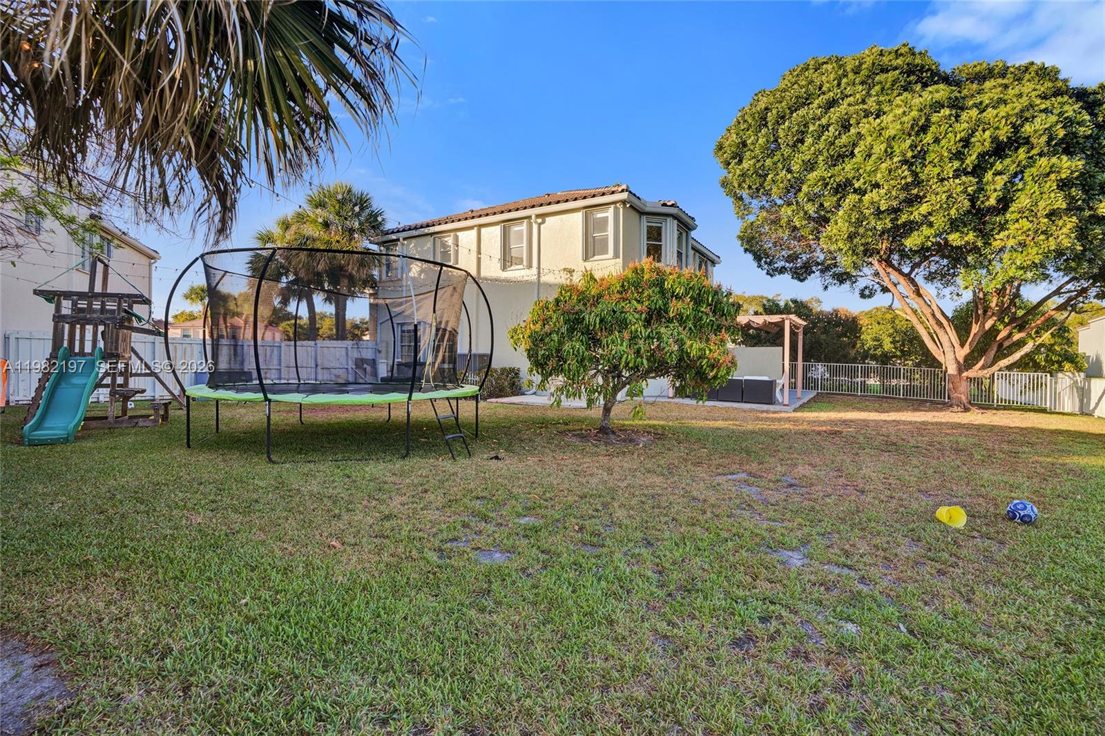 2163 NW 157th Ln Pembroke Pines, FL 33028