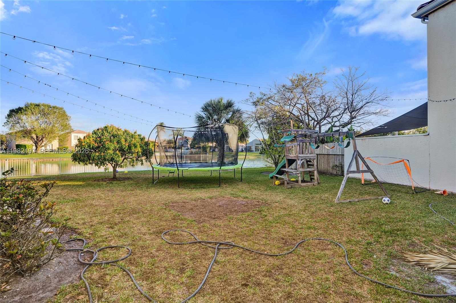 2163 NW 157th Ln Pembroke Pines, FL 33028