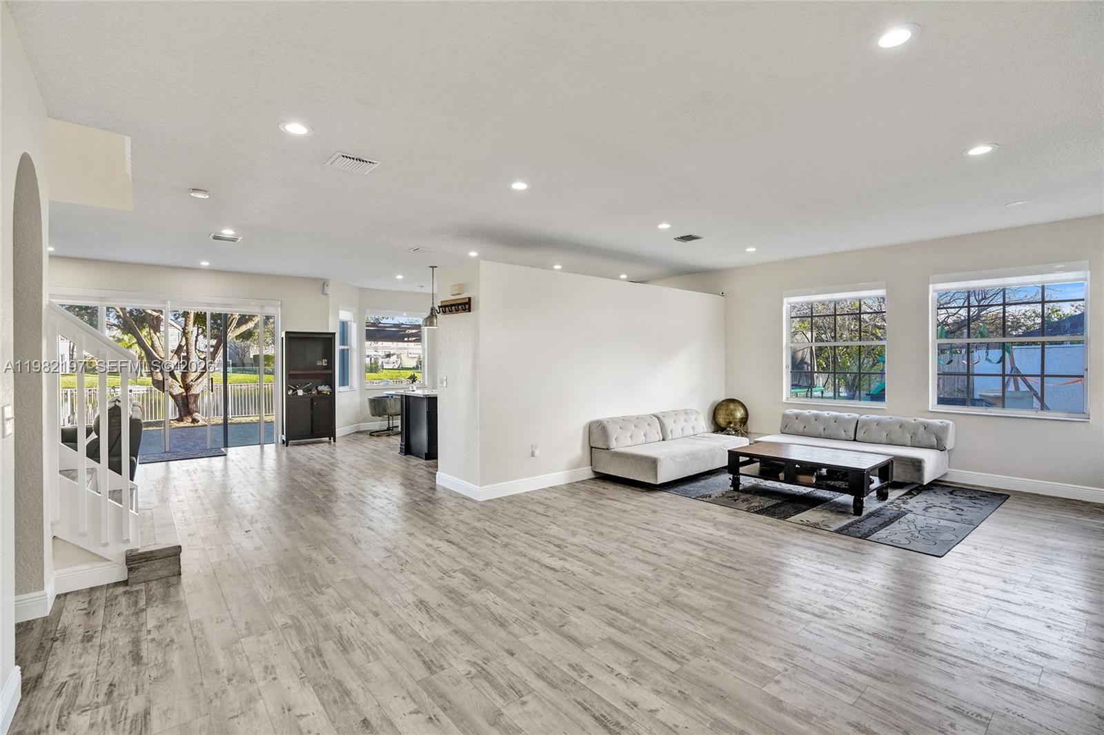 2163 NW 157th Ln Pembroke Pines, FL 33028