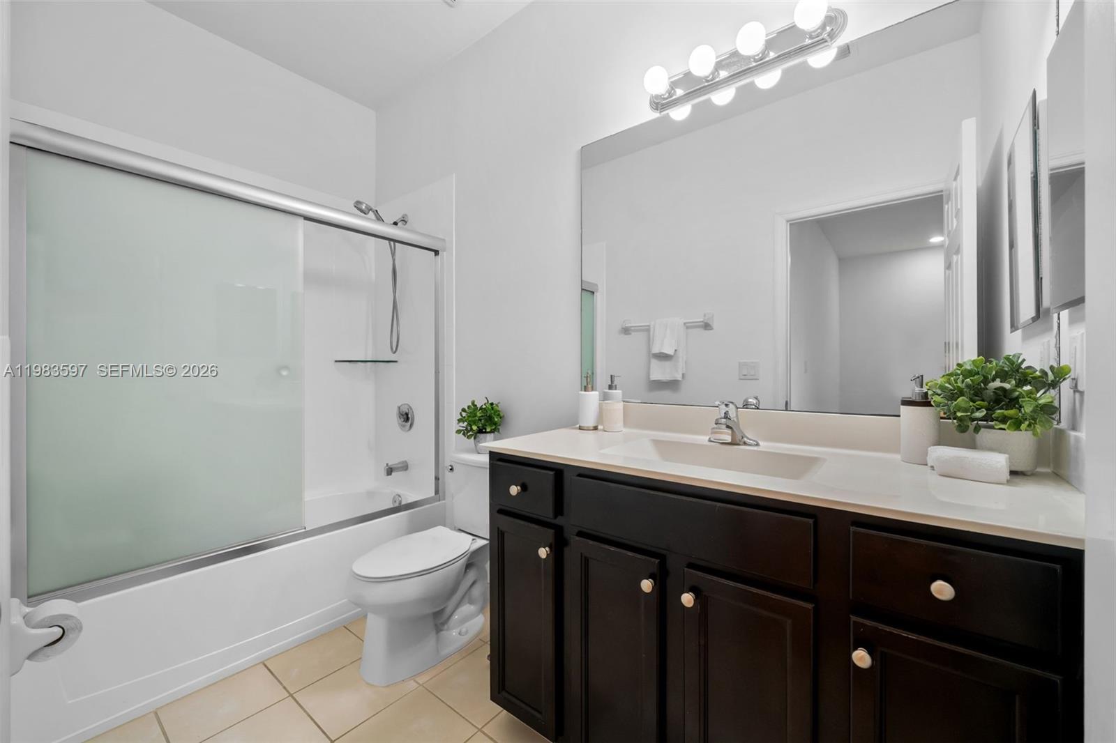 9380 W 33rd Ln Hialeah, FL 33018