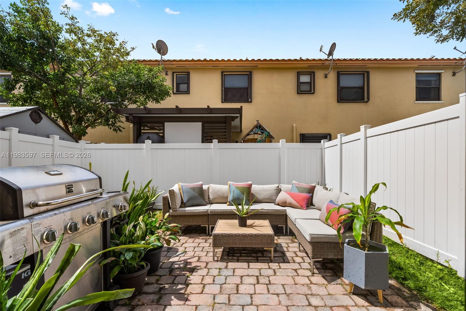 9380 W 33rd Ln Hialeah, FL 33018