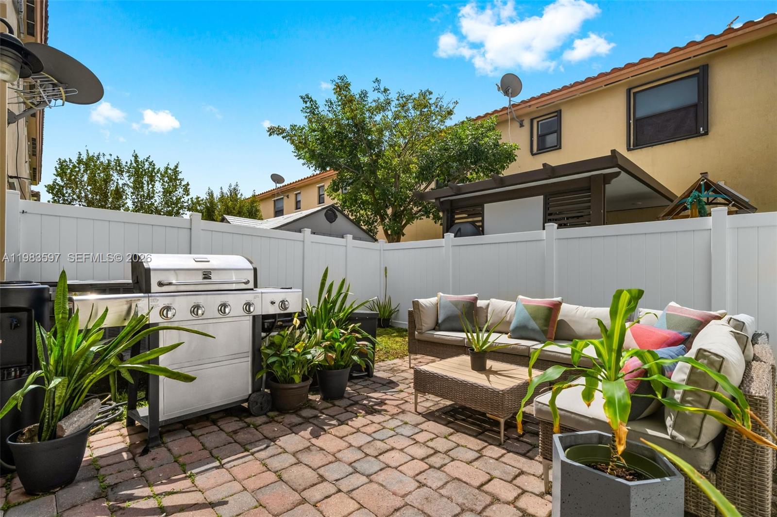 9380 W 33rd Ln Hialeah, FL 33018