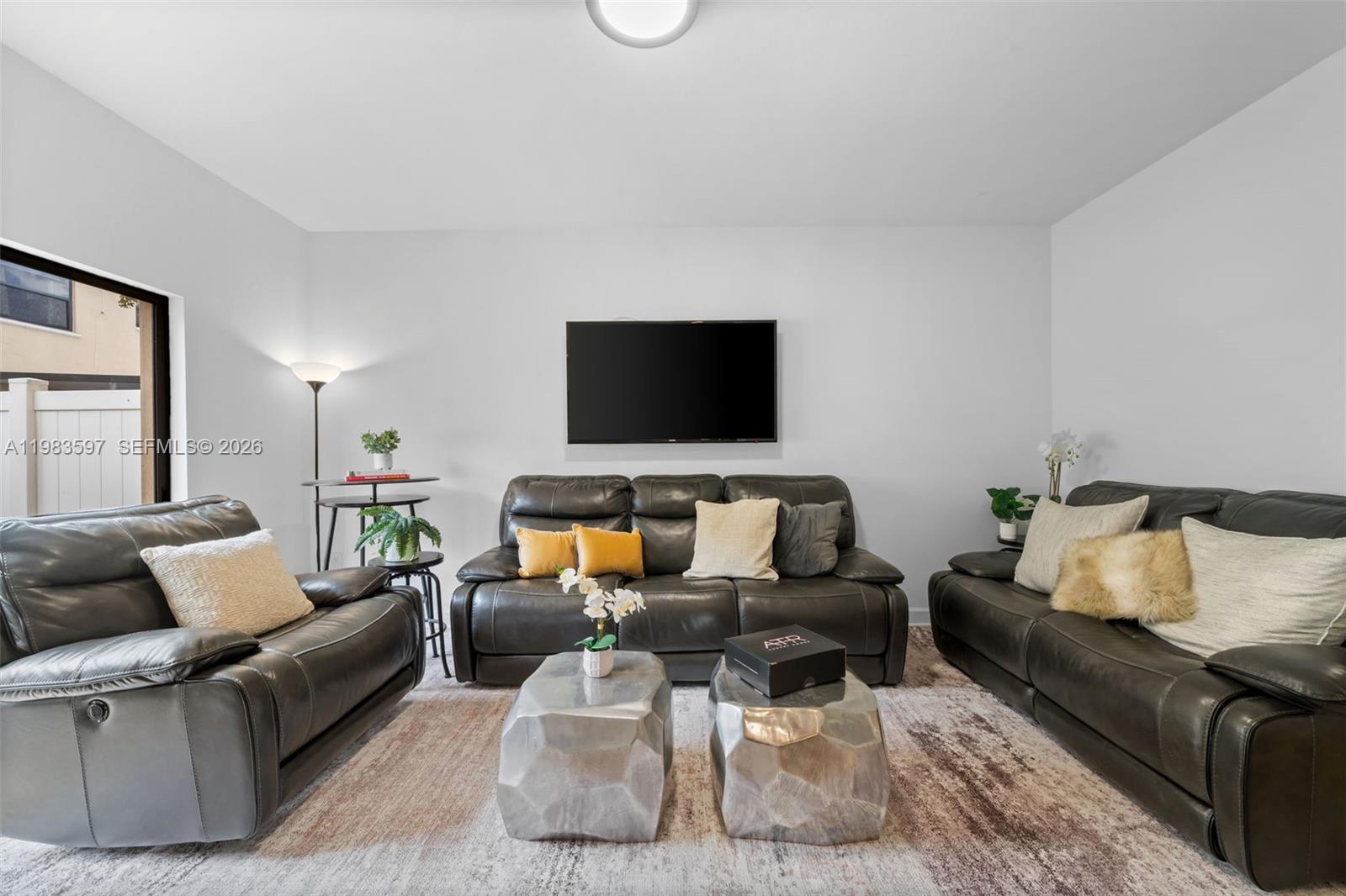 9380 W 33rd Ln Hialeah, FL 33018