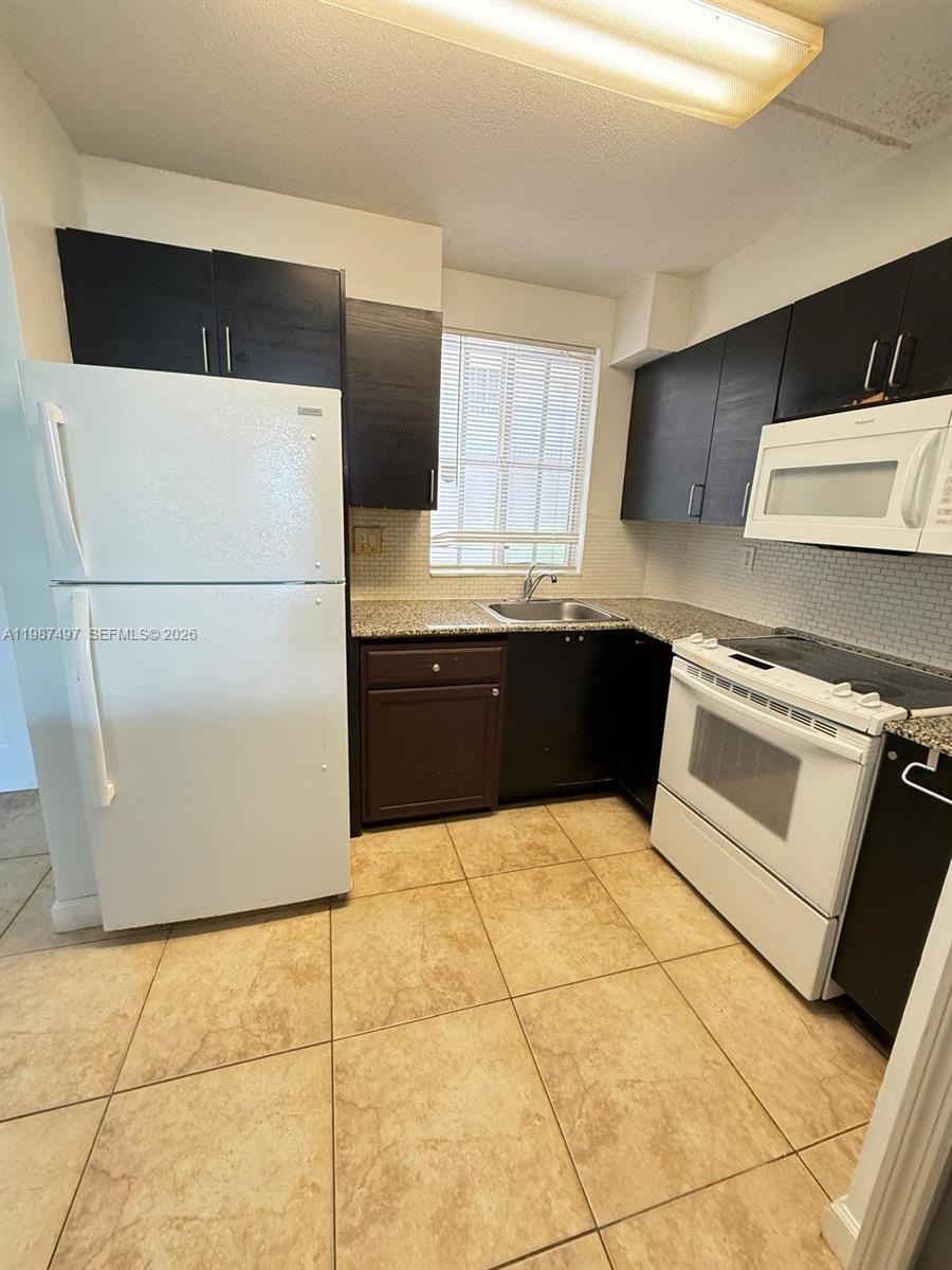 6045 NW 186th St #115 Hialeah, FL 33015