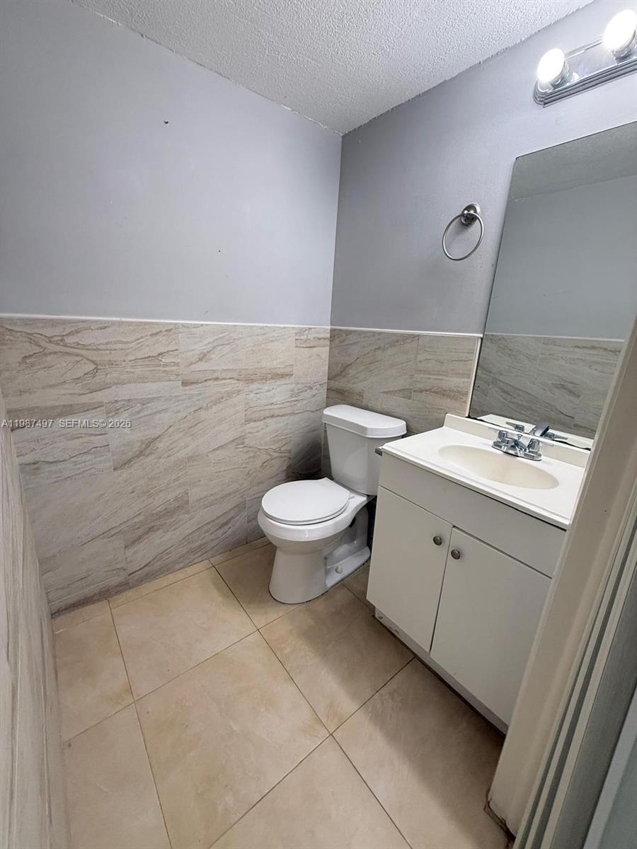 6045 NW 186th St #115 Hialeah, FL 33015