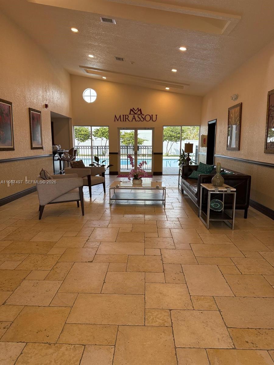 6045 NW 186th St #115 Hialeah, FL 33015